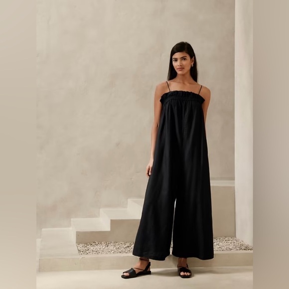 Banana Republic Linen Blend Wide Leg Ruffle Neckline Jumpsuit Black Size Small - Picture 1 of 14